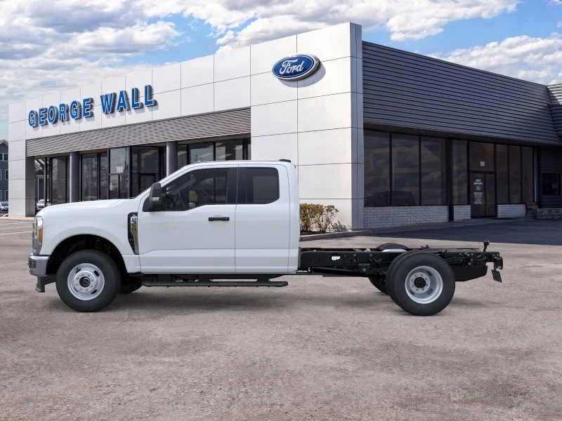 New 2026 Oxford White Ford F-350® XL image 25