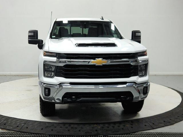 Used 2024 White Chevrolet LT image 3
