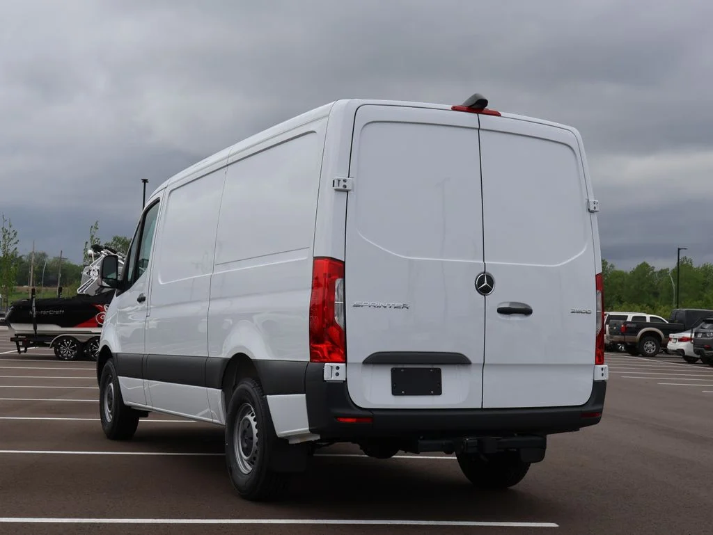 New 2026  Mercedes-Benz Cargo 144 WB image 7