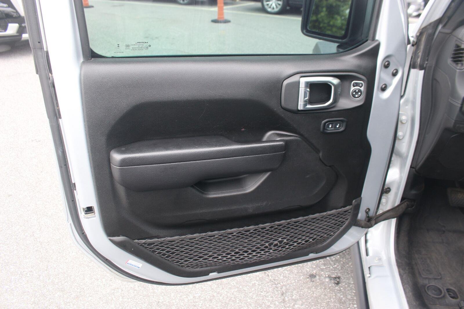 Used 2024 White Jeep Rubicon image 13