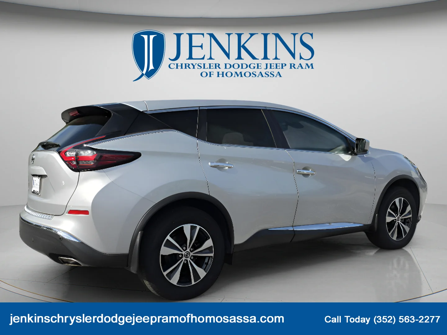 Used 2022 Brilliant Silver Metallic Nissan S image 5