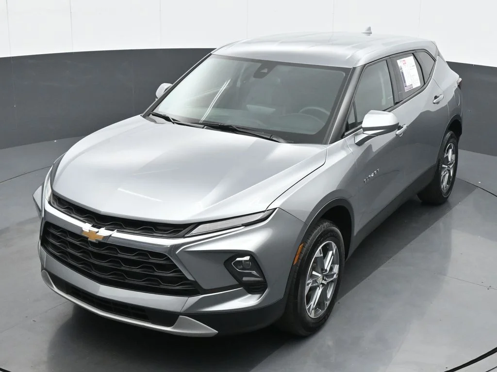 Used 2025 Gray Chevrolet LT image 18