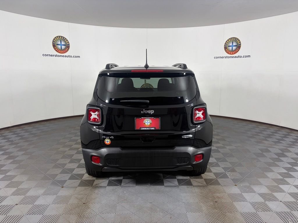 Used 2022 Black Jeep Latitude image 18
