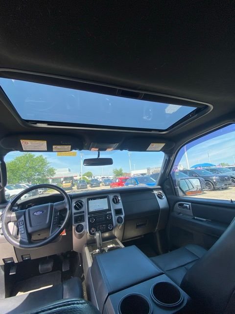 Used 2017 White Platinum Clearcoat Metallic Ford XLT image 5