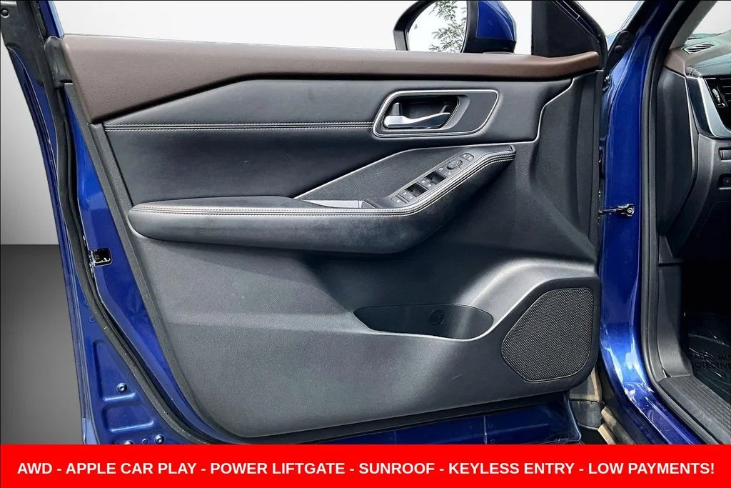 Used 2021 Blue Nissan SV image 19