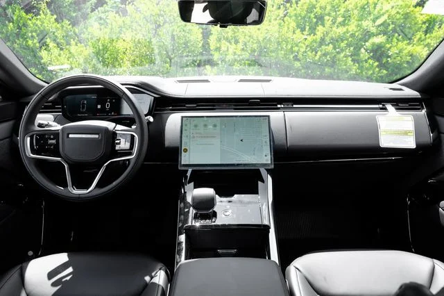 New 2026 Fuji White Land Rover SE image 20