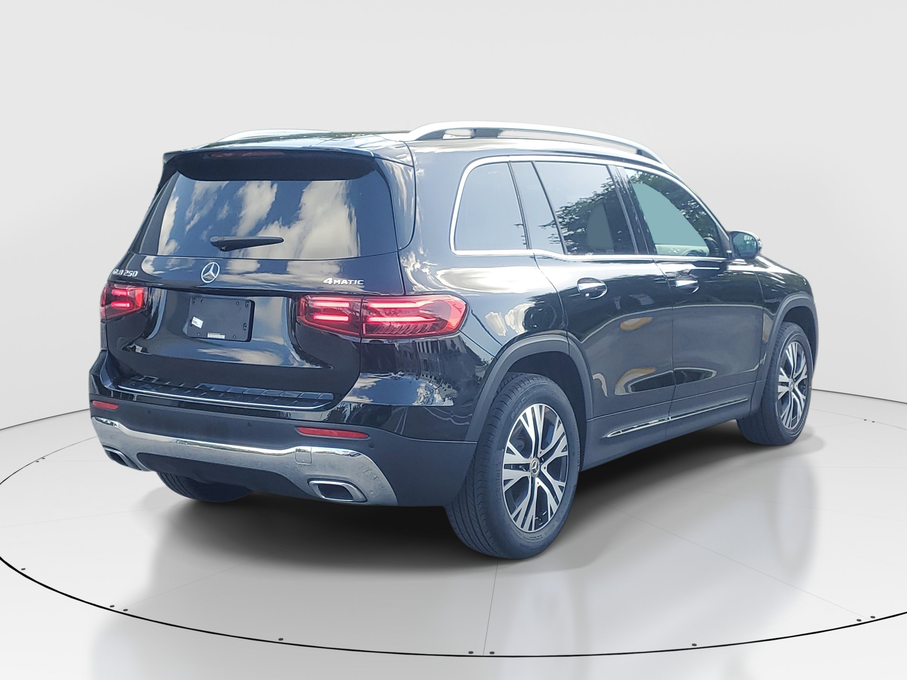 Used 2025 Black Mercedes-Benz GLB 250 image 7