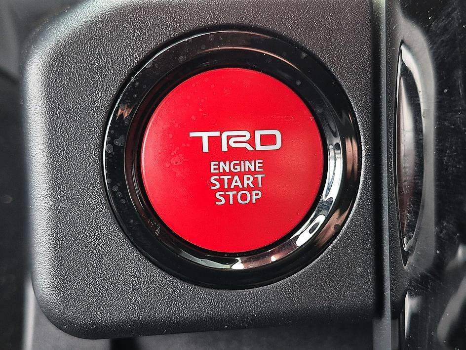 Used 2025 Cutting Edge Toyota SR5 image 27