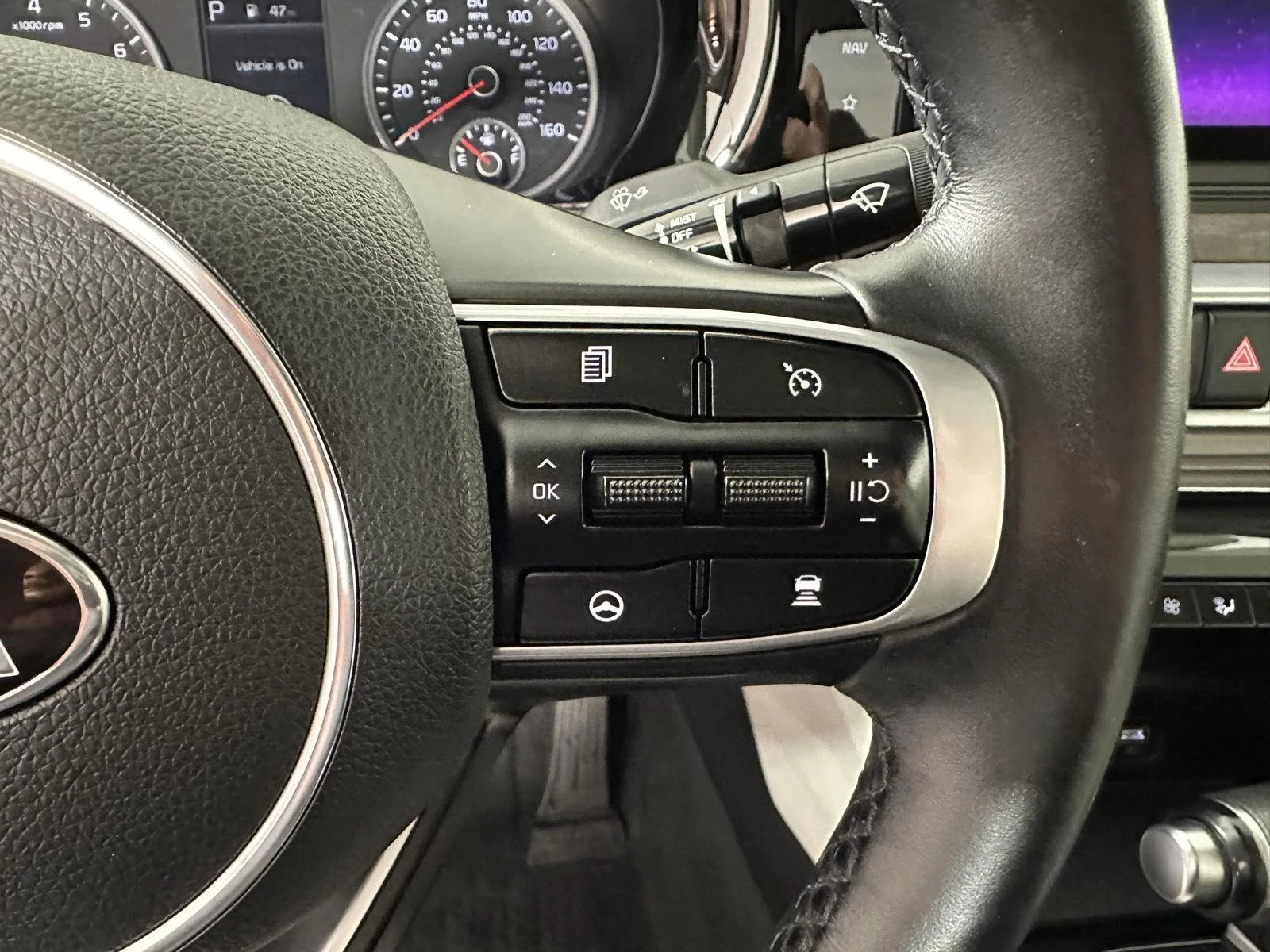 Used 2021 Glacial White Pearl Kia  image 18