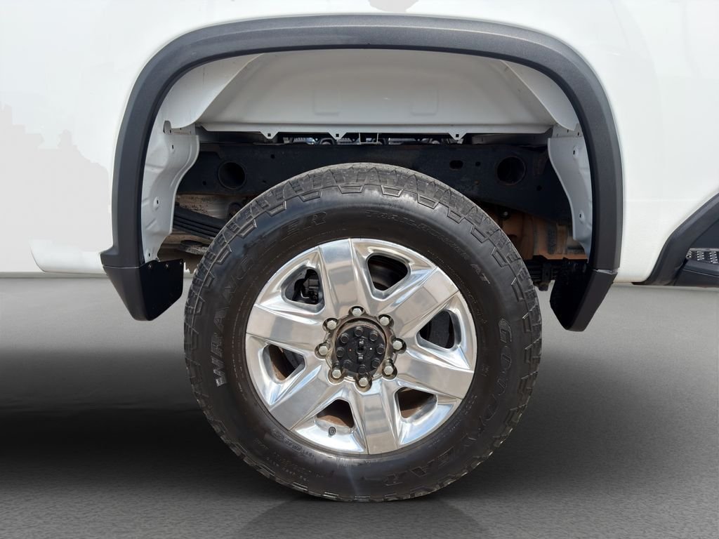 Used 2022 White Chevrolet Custom image 24