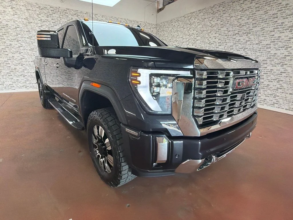 Used 2025 Titanium Rush Metallic GMC Denali image 9