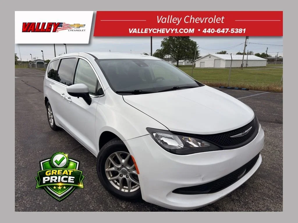 2022 Chrysler Voyager LX's photo