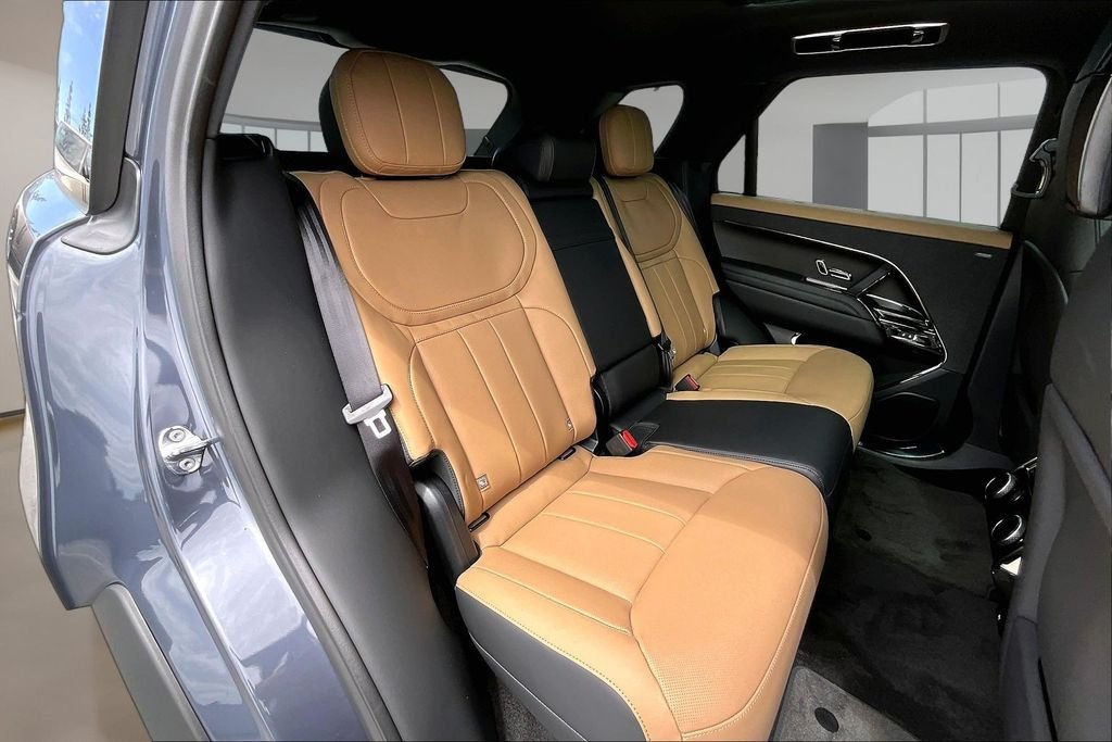 New 2026 VARESINE BLUE Land Rover Dynamic SE image 10