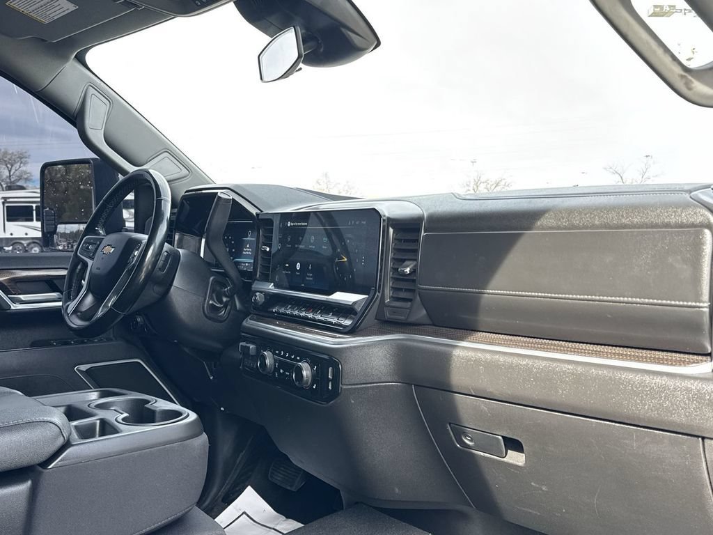 Used 2025 Summit White Chevrolet LT image 30