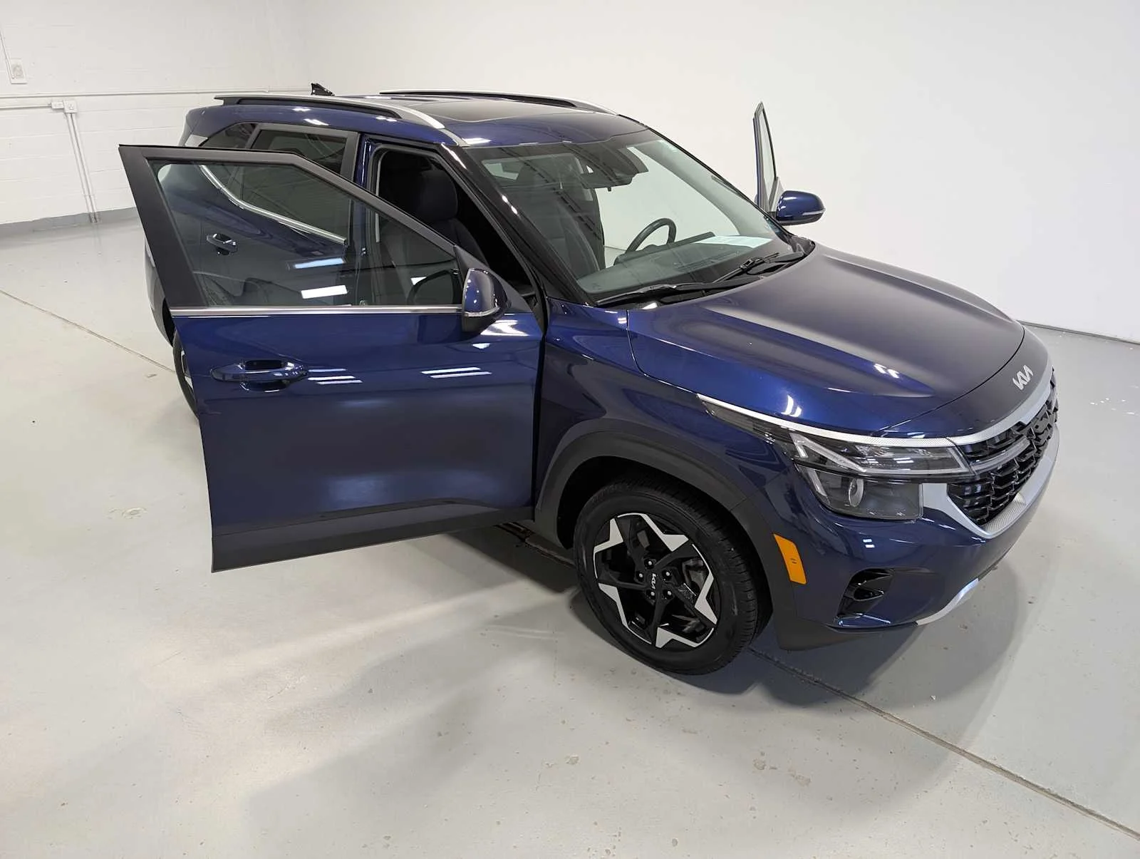 Used 2024 Dark Ocean Blue Kia EX image 16