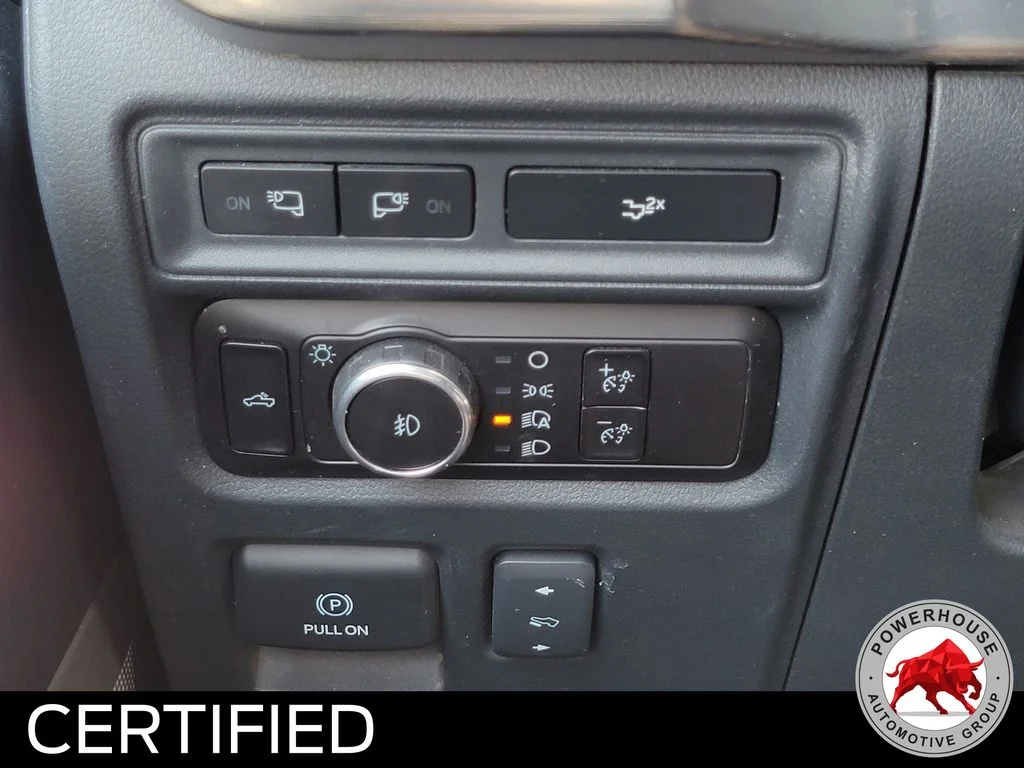 Used 2023 White Ford Lariat image 27