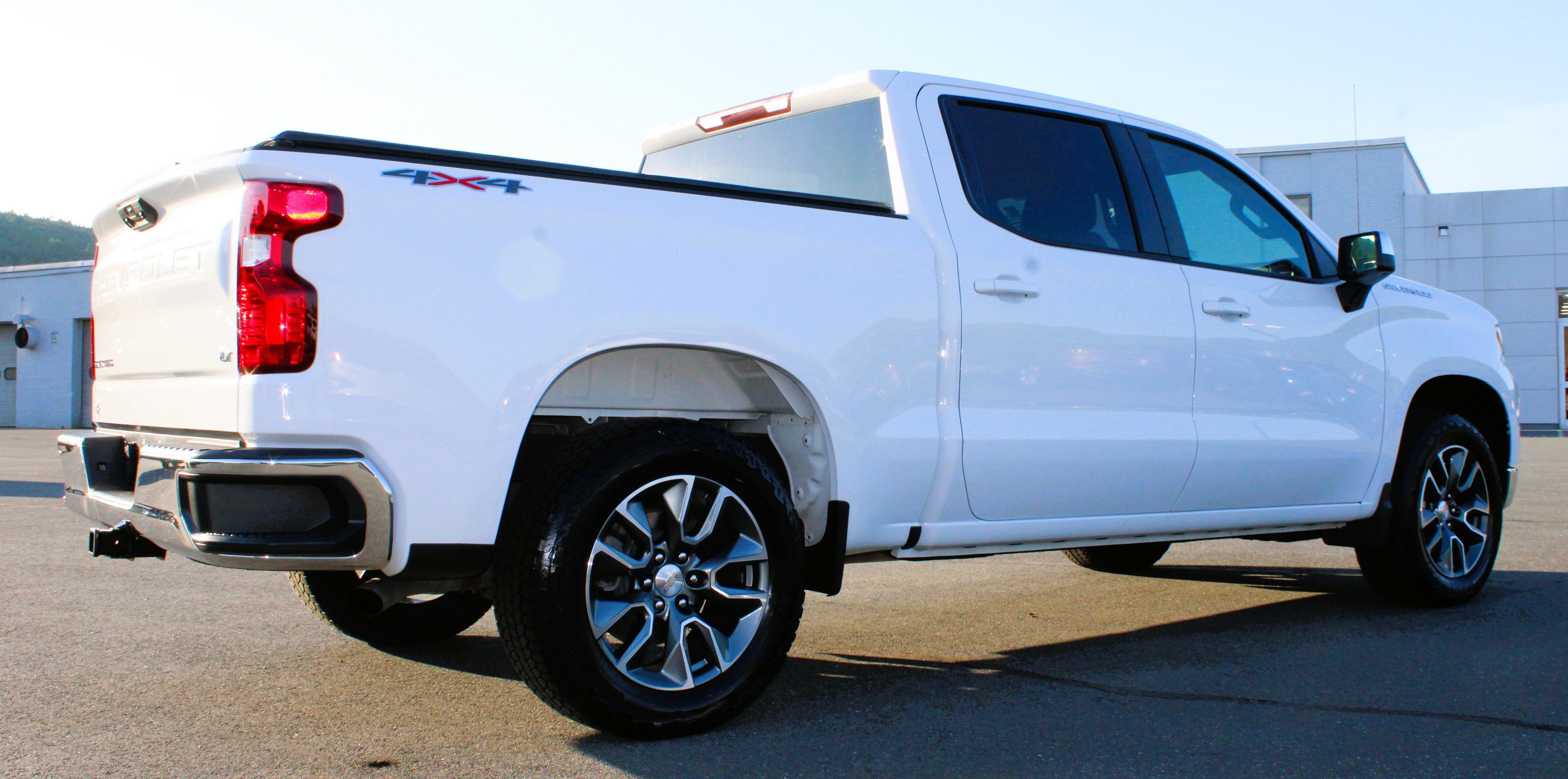 Used 2024 Summit White Chevrolet LT image 6