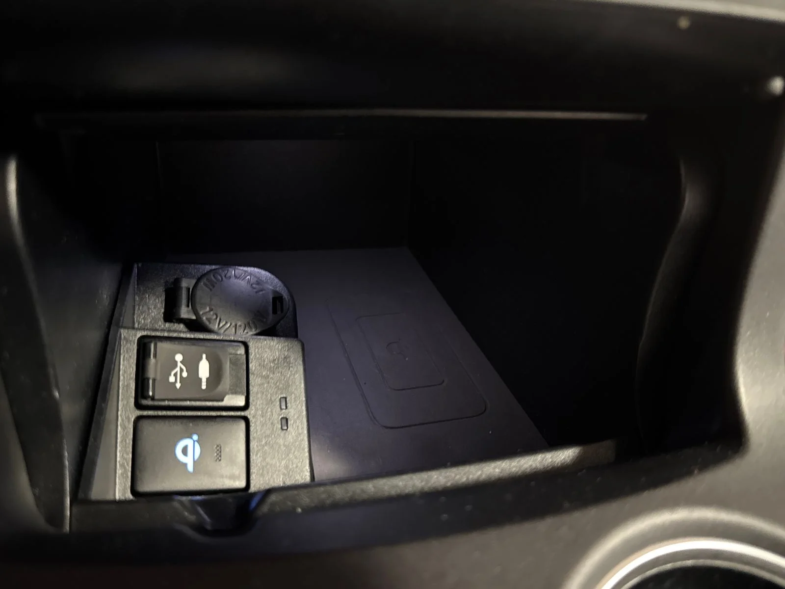 Used 2016 Celestial Silver Metallic Toyota XLE image 24