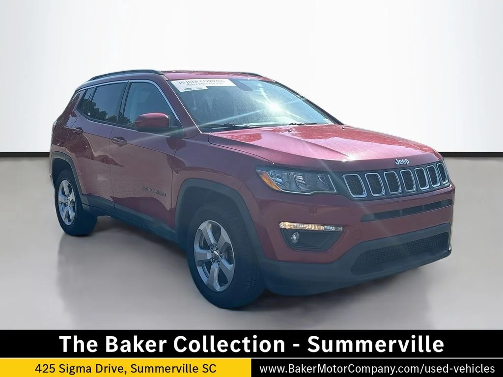 Used 2019 Red Jeep Latitude image 1
