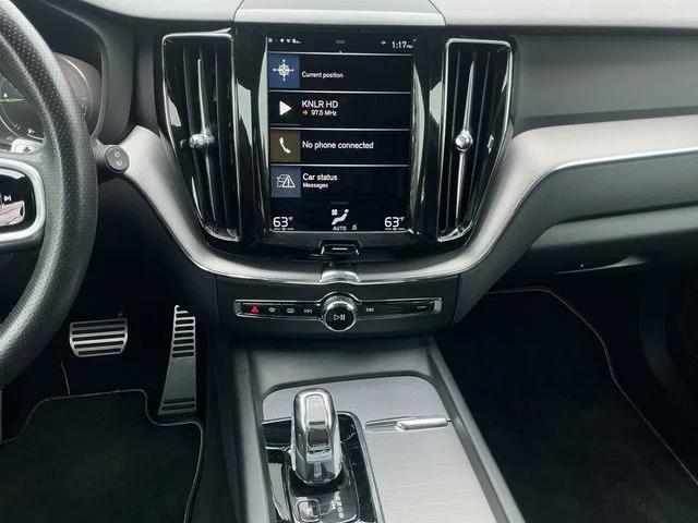 Used 2018 Black Volvo T8 R-Design image 11