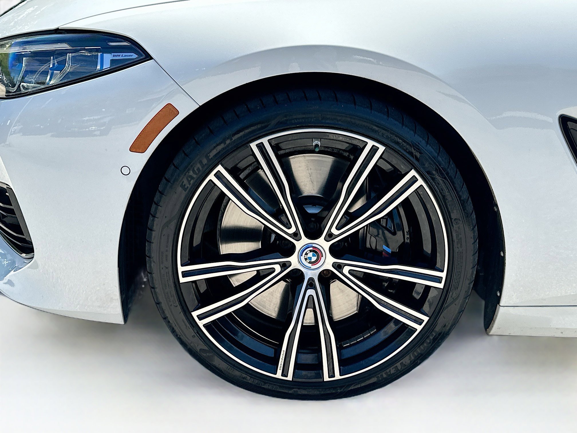 Used 2023 Alpine White BMW M850i image 28