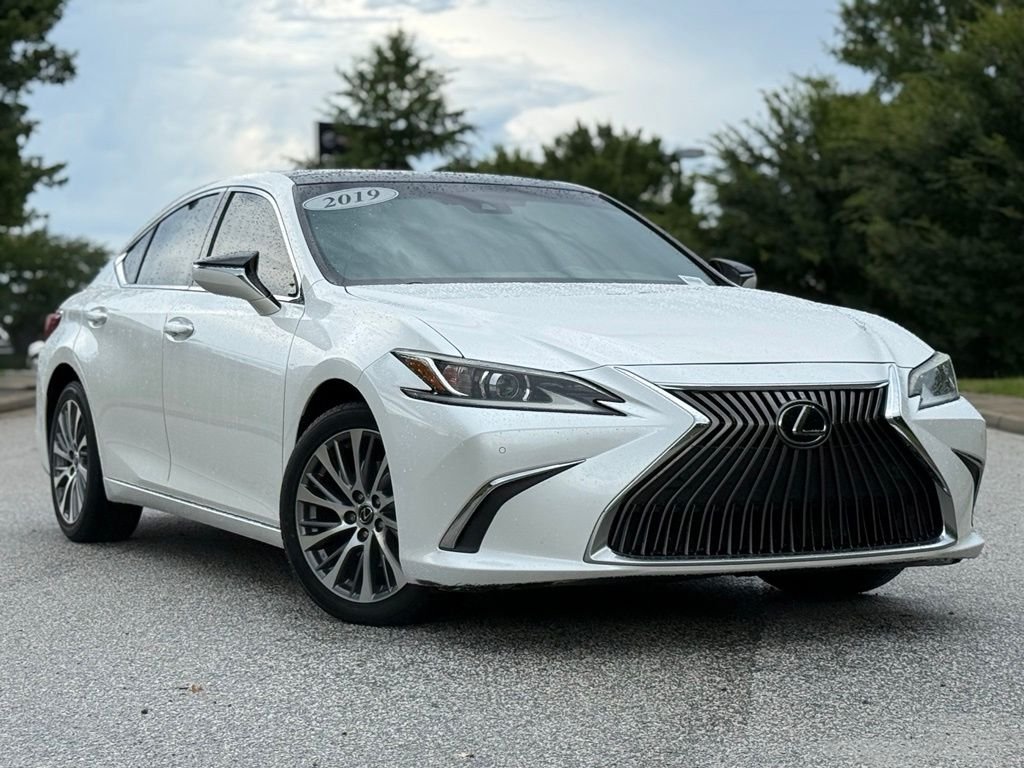Used 2019 White Lexus 350 image 2