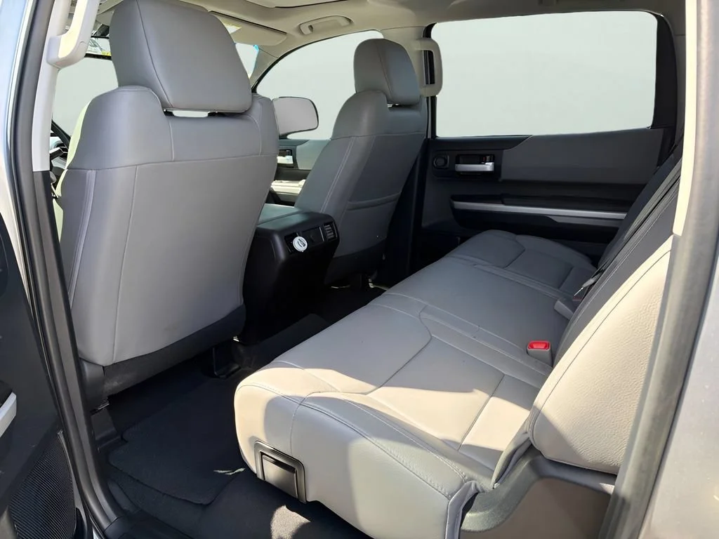 Used 2014  Toyota LTD image 3