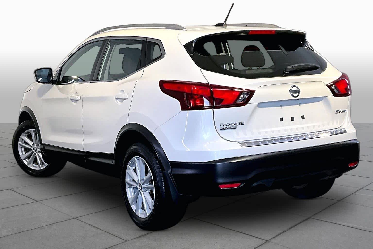 Used 2017 Pearl White Nissan SV image 12