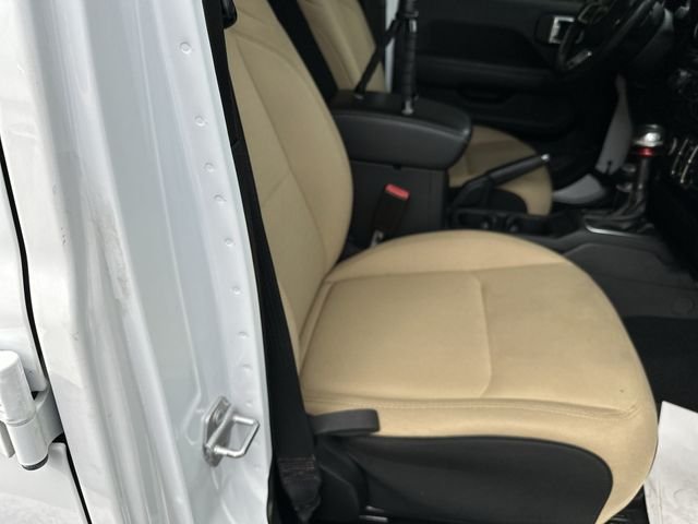 Used 2021 White Jeep Unlimited Sahara image 25