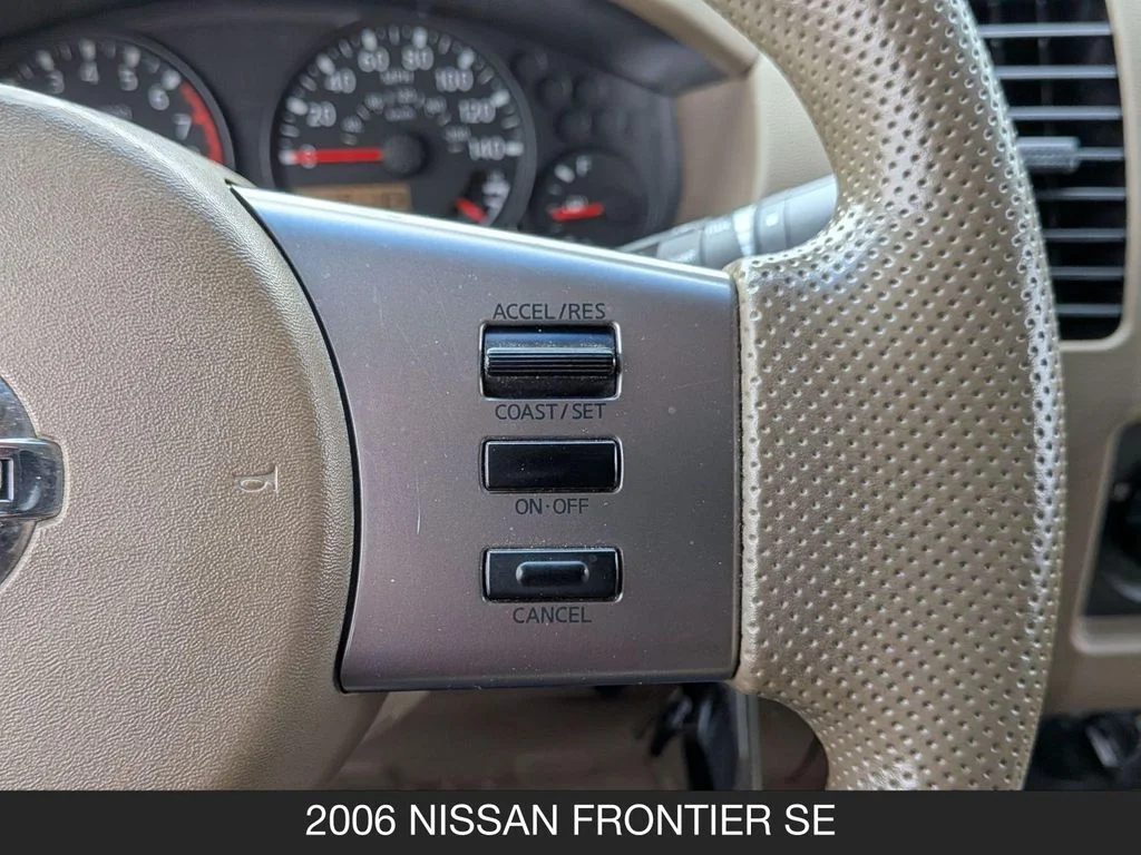 Used 2006 White Nissan SE image 18