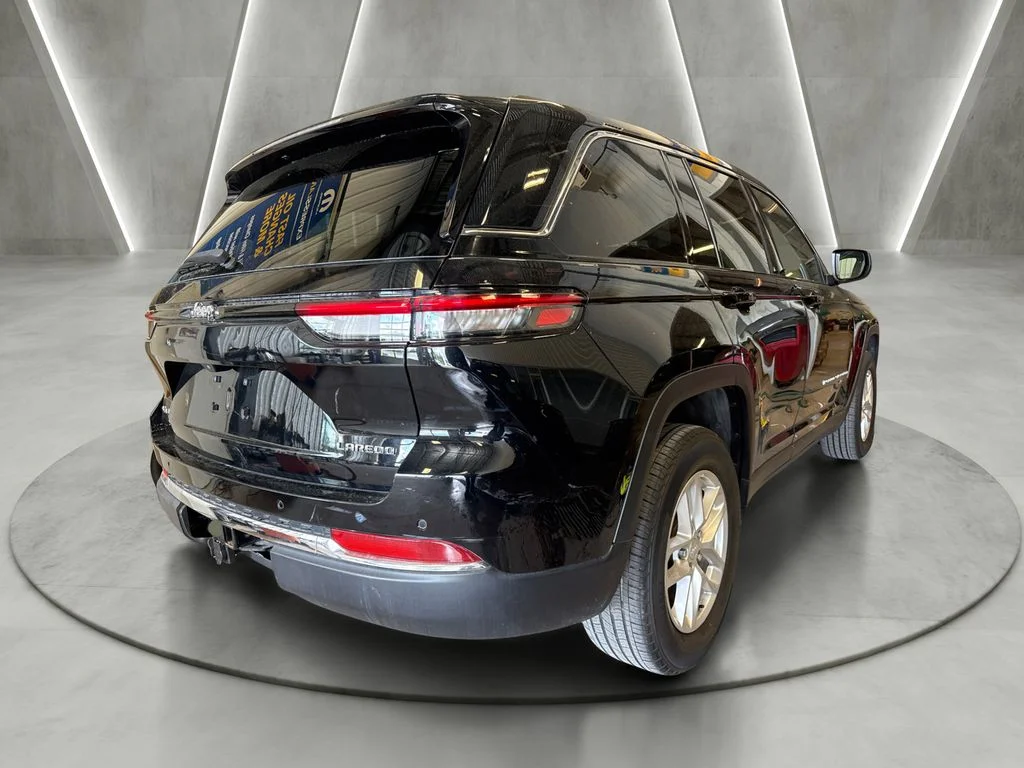 Used 2023 Black Jeep Laredo image 6