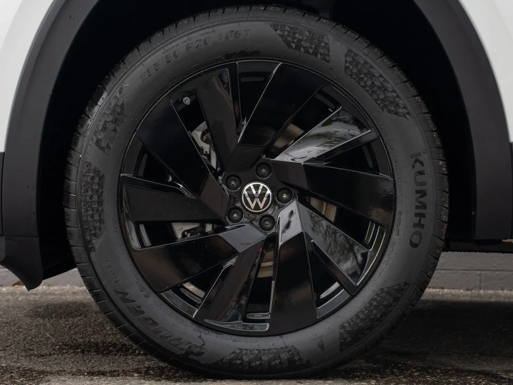 New 2026 White Volkswagen 2.0T SE w/Technology image 7
