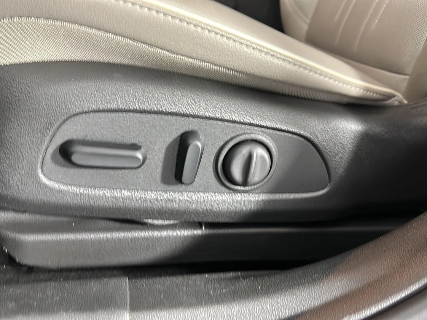 Used 2024 Ocean Blue Metallic Buick Avenir image 9