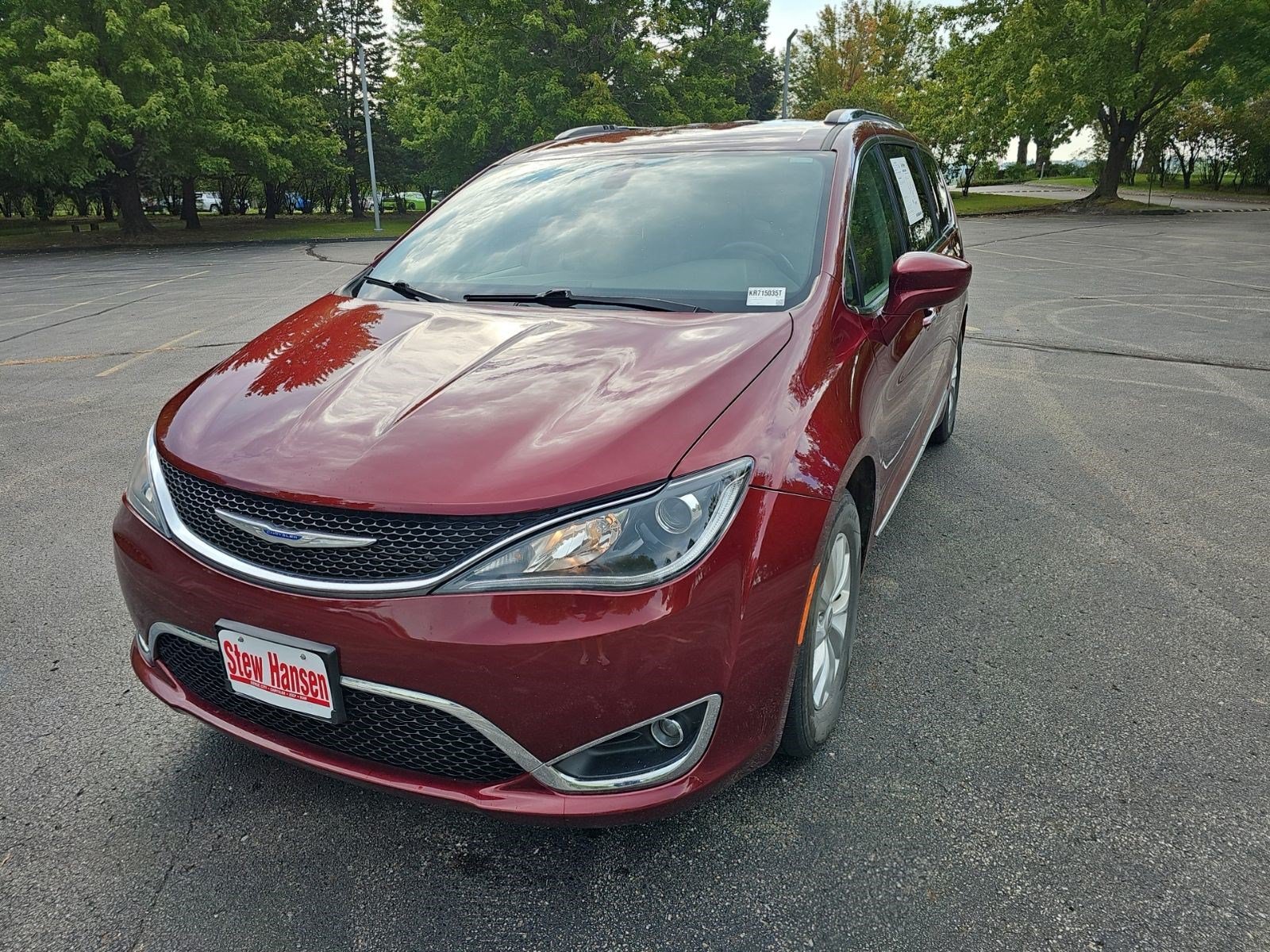 Used 2019 Velvet Red Pearlcoat Chrysler Touring L image 2