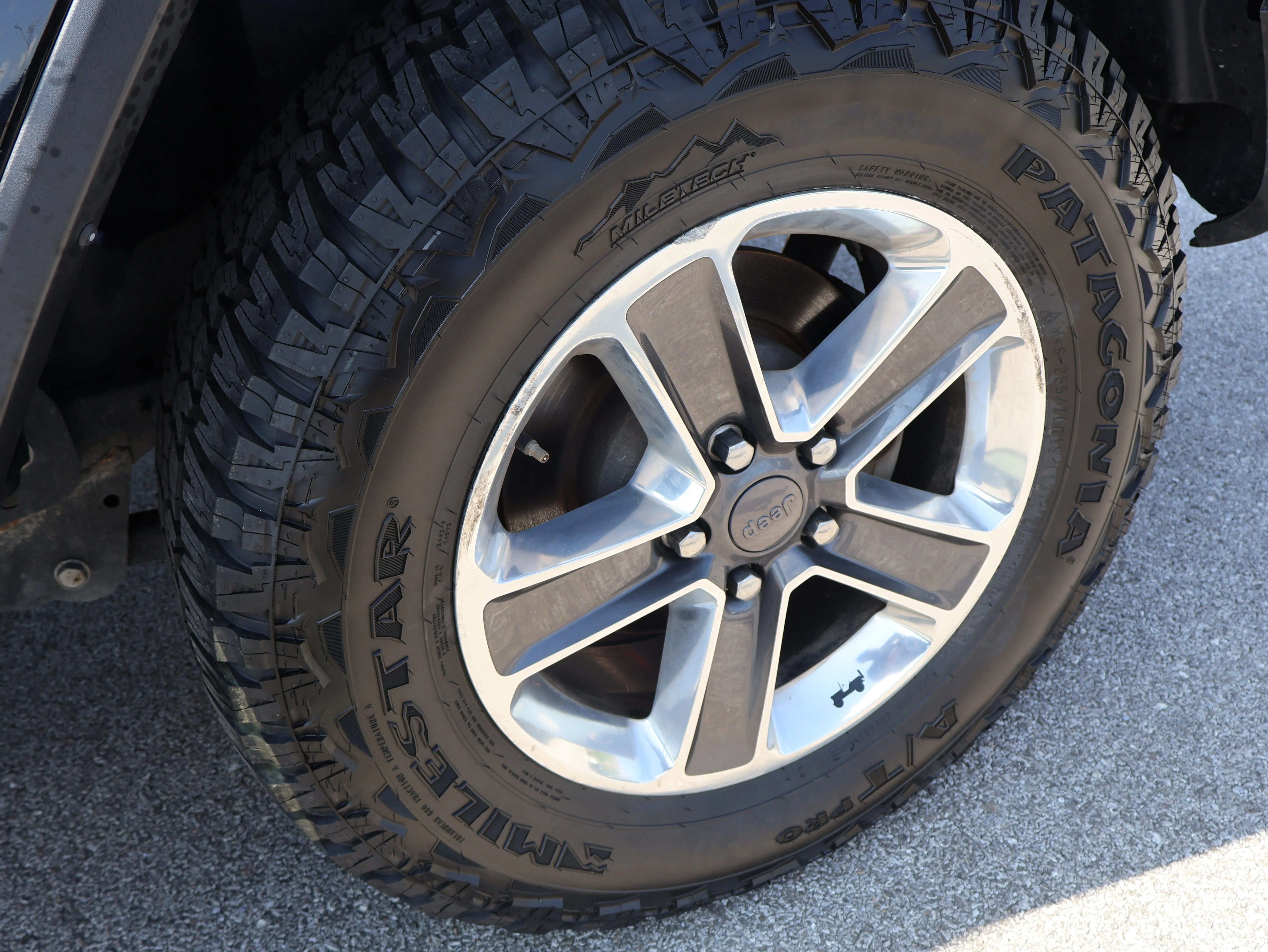 Used 2019 Black Clearcoat Jeep Sahara image 37