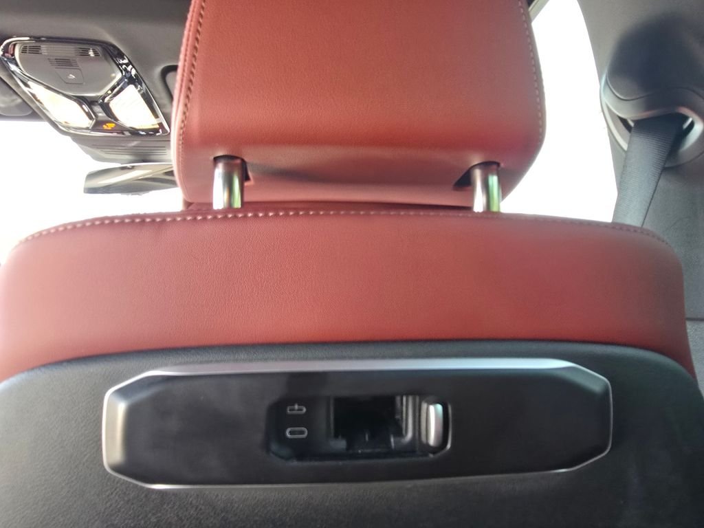Used 2025 Gray Metallic BMW M60i image 26