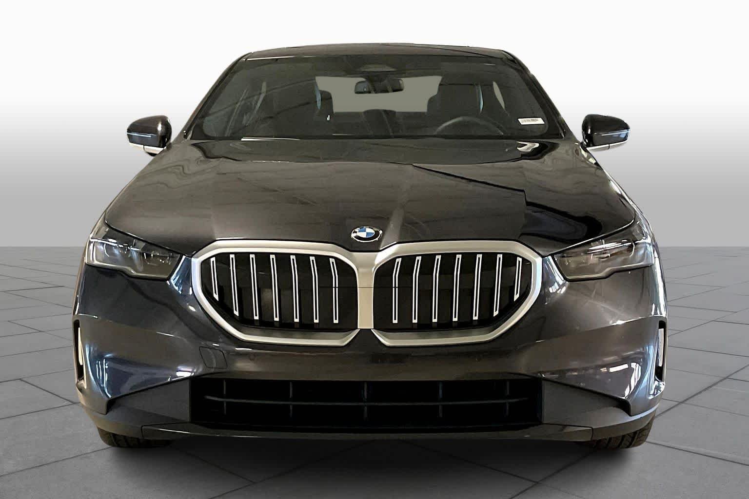 Certified Used 2025 Dark Graphite Metallic BMW 530i image 3