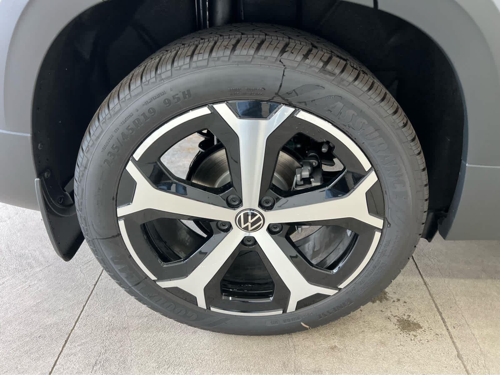 New 2026 Platinum Gray Metallic Volkswagen SEL image 9