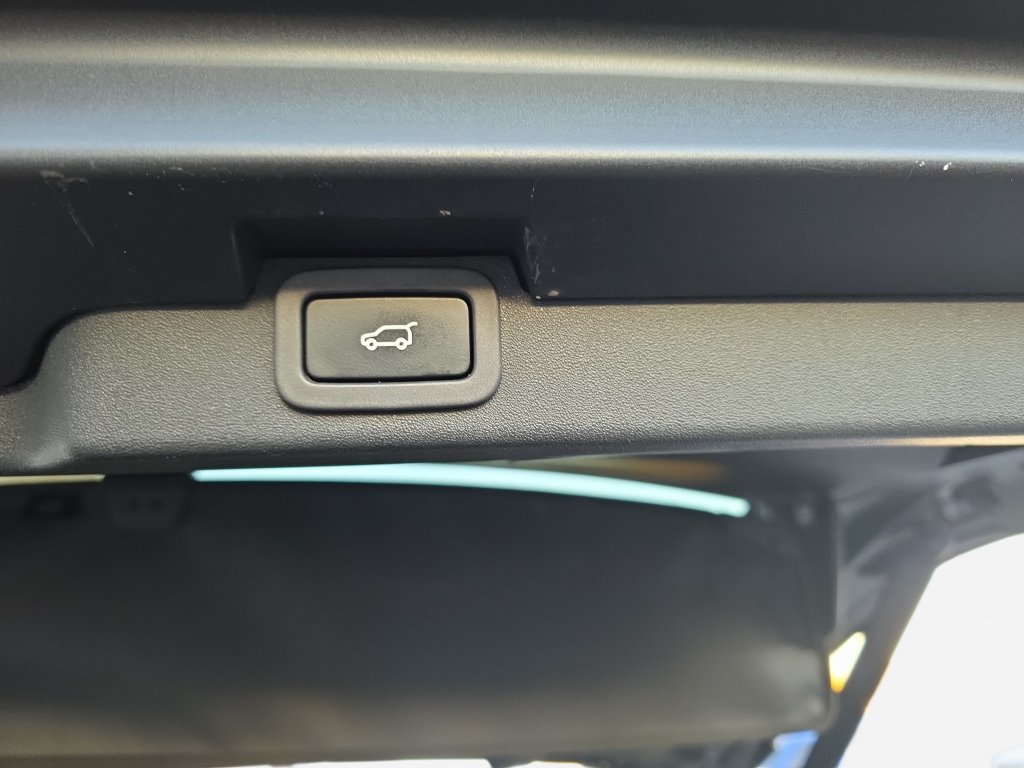 Used 2017 Gray Land Rover HSE image 17