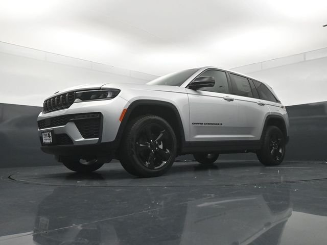New 2026 Silver Zynith Exterior Paint Jeep Limited image 20