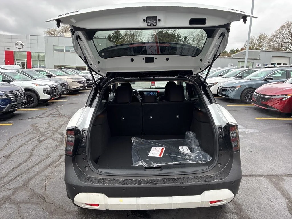 New 2026 Aspen White TriCoat / Super Black Two-tone Nissan SV image 20