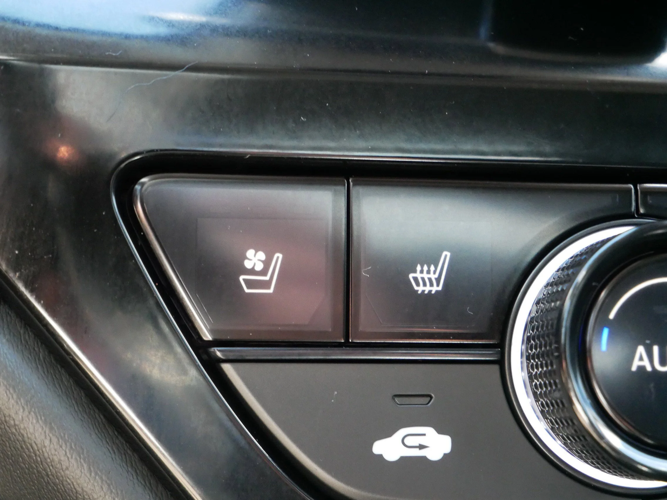 Used 2025 Platinum White Pearl Honda Touring image 31