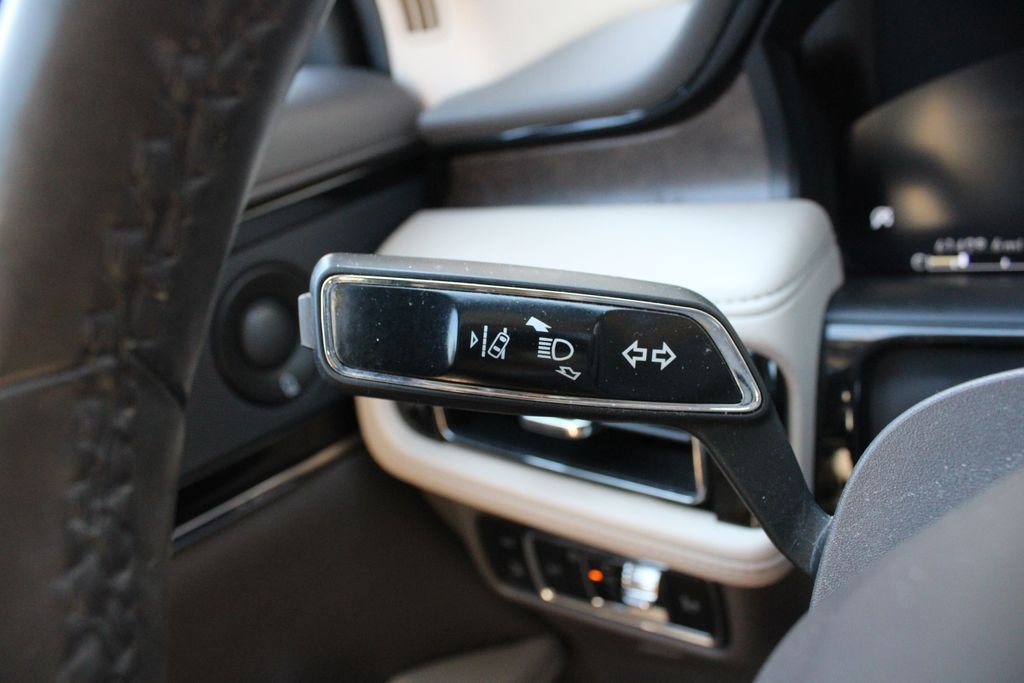 Used 2023 Pearl Metallic Lincoln Reserve image 13