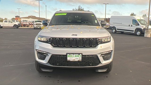 New 2025 Silver Zynith Exterior Paint Jeep Limited image 8