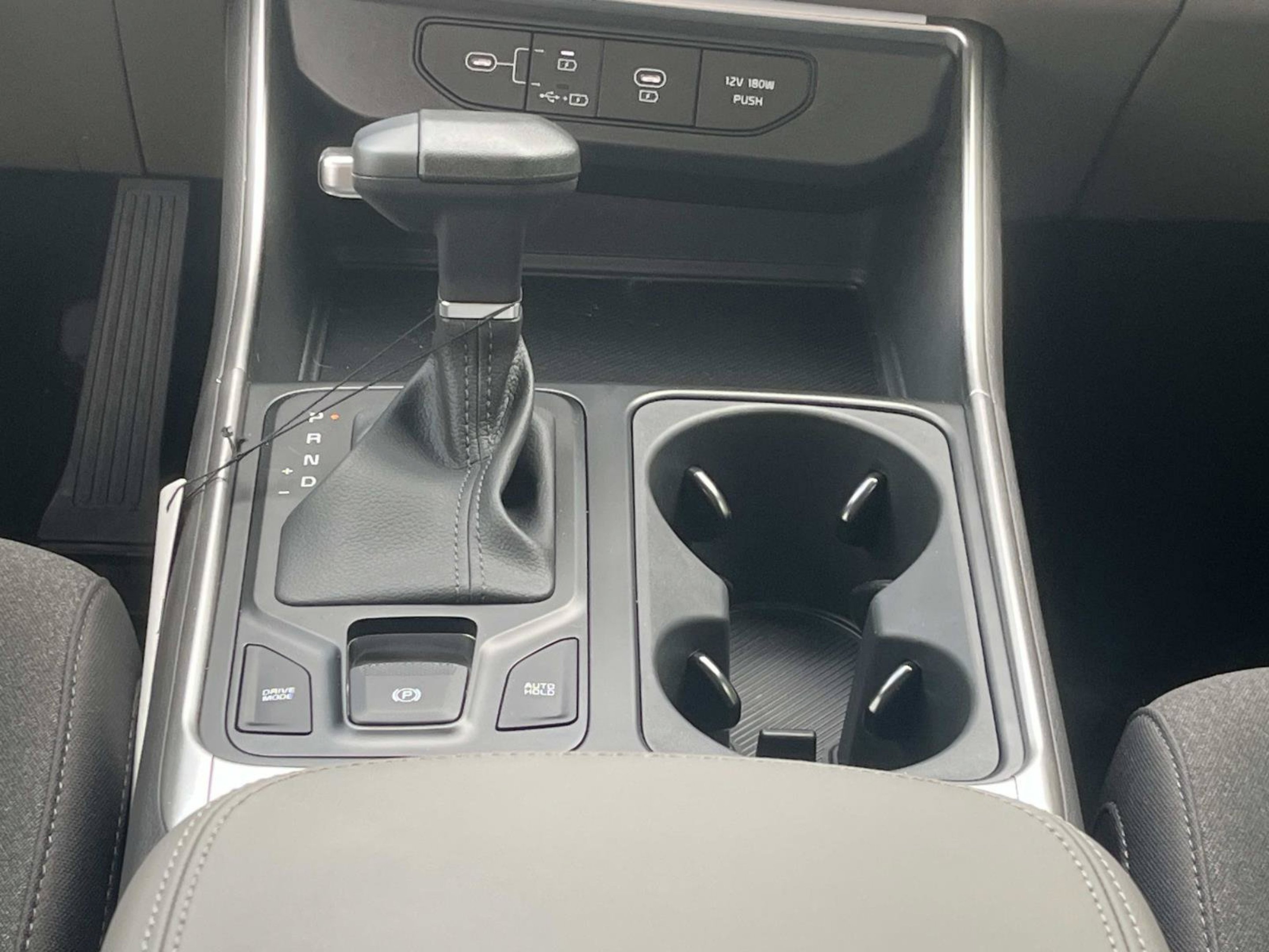 New 2026 Snow White Pearl Kia LX image 13