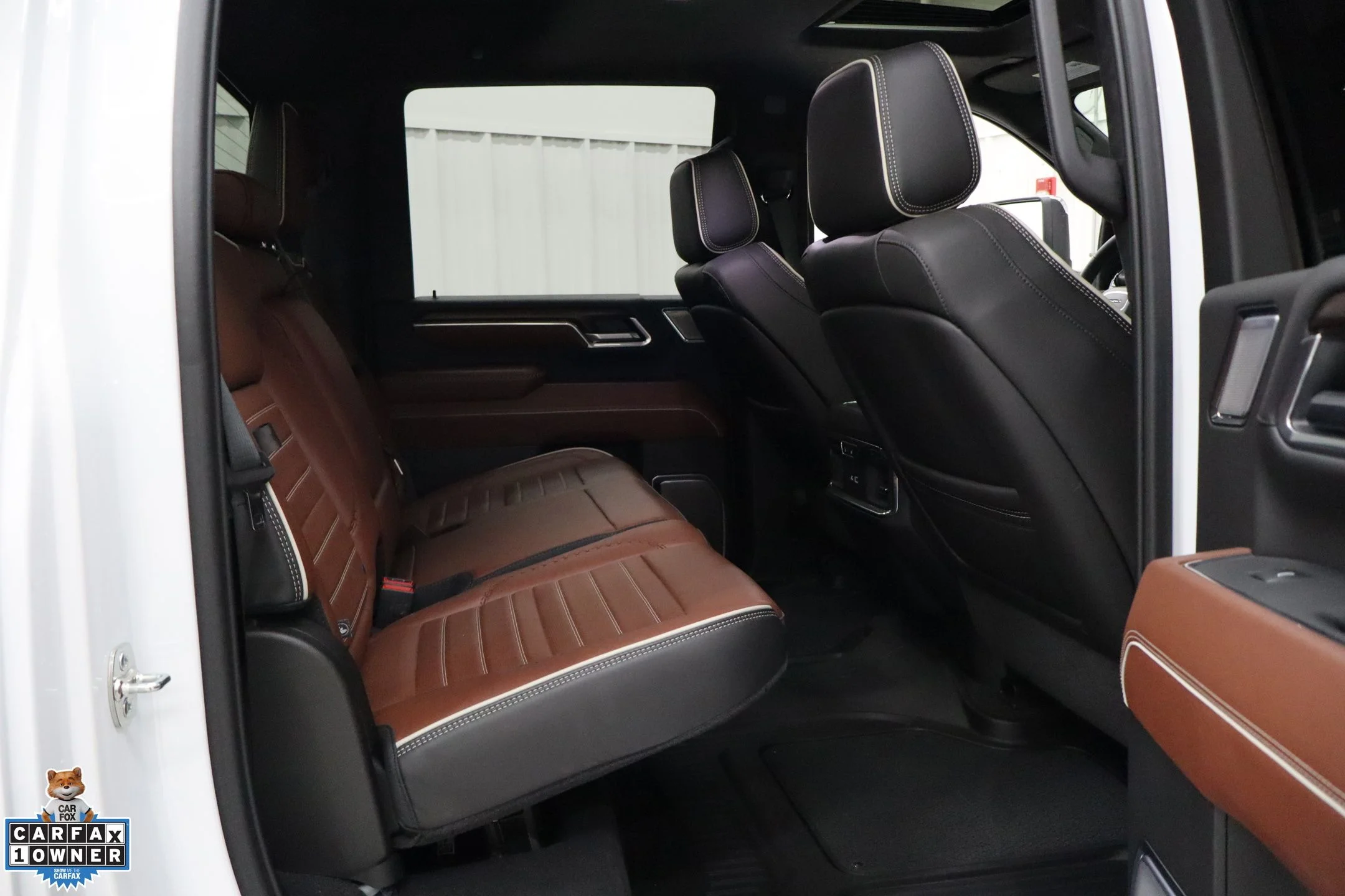 Used 2025 White GMC Denali Ultimate image 27