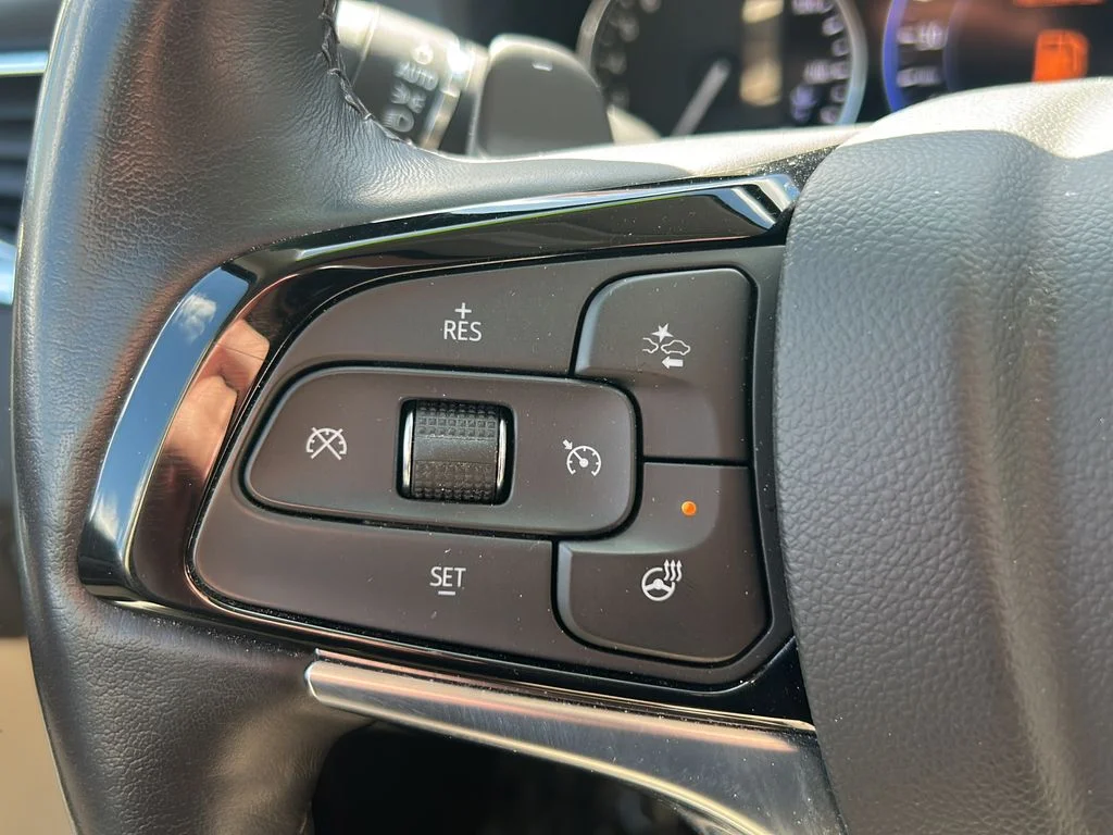 Used 2022 White Buick Avenir image 25