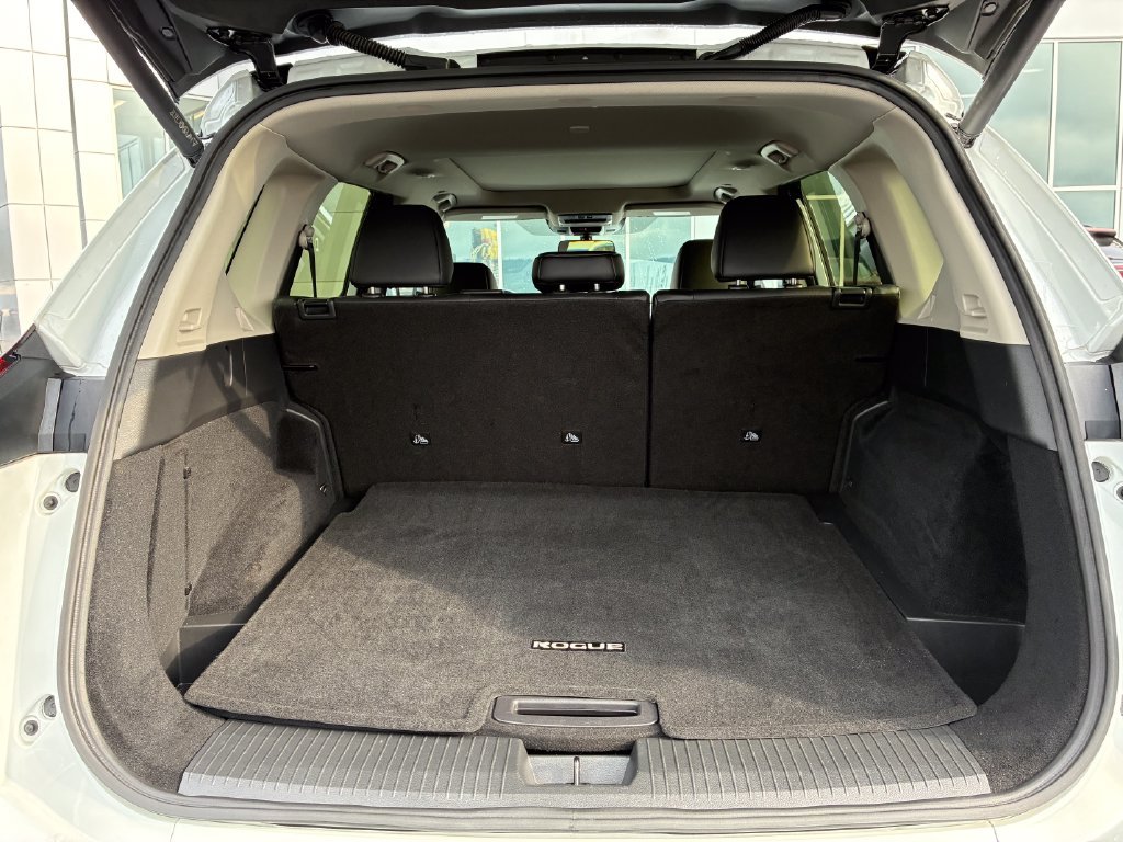 Used 2024 White Nissan SV image 4