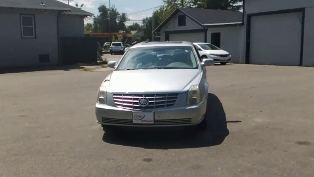 2009 Cadillac DTS photo 2
