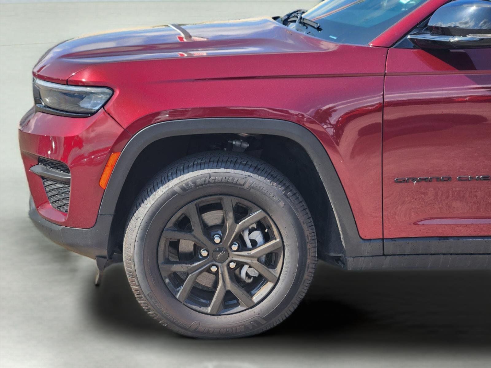 Used 2024 Velvet Red Pearlcoat Jeep Altitude image 8